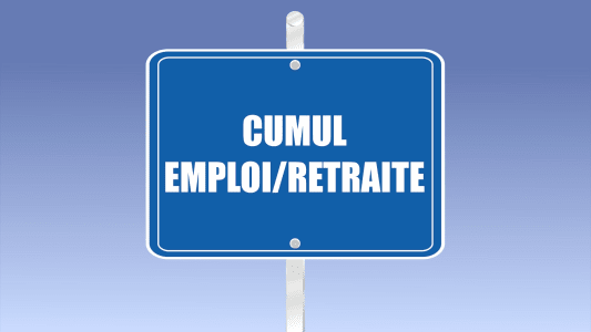 Panneau bleu indiquant Cumul Emploi/Retraite en lettres blanches.