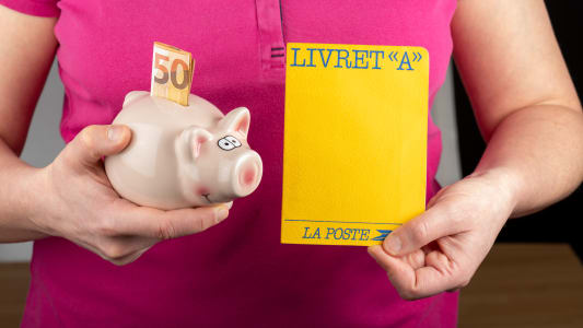 Paris, France - 9 janvier 2020 : Livret A, carnet d'&eacute;pargne 'Laposte' dans la main d'une personne
