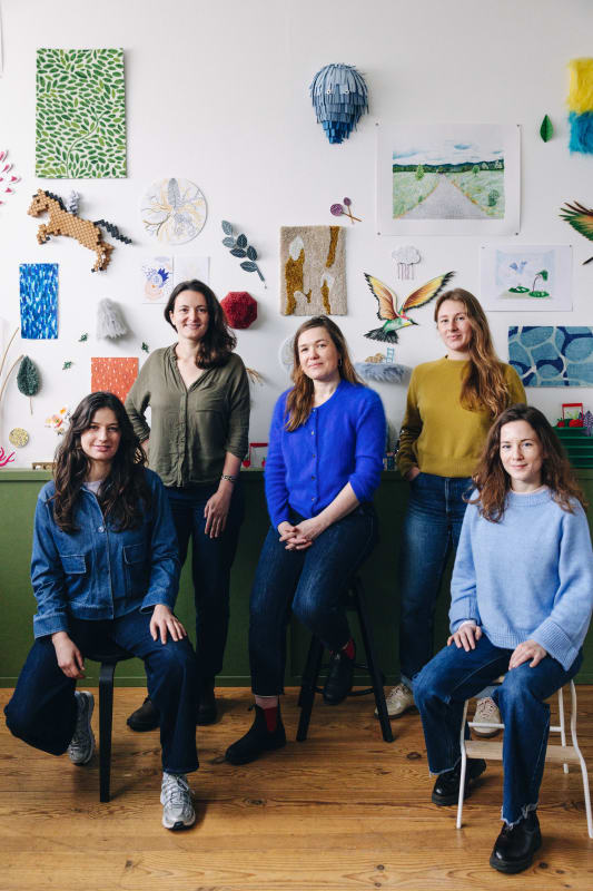 Les 5 membres du Studio Idaë : Isabelle Daëron, Pauline Avrillon, Eléna Hervé Caro, Julie Deloraine et Nina Capron.