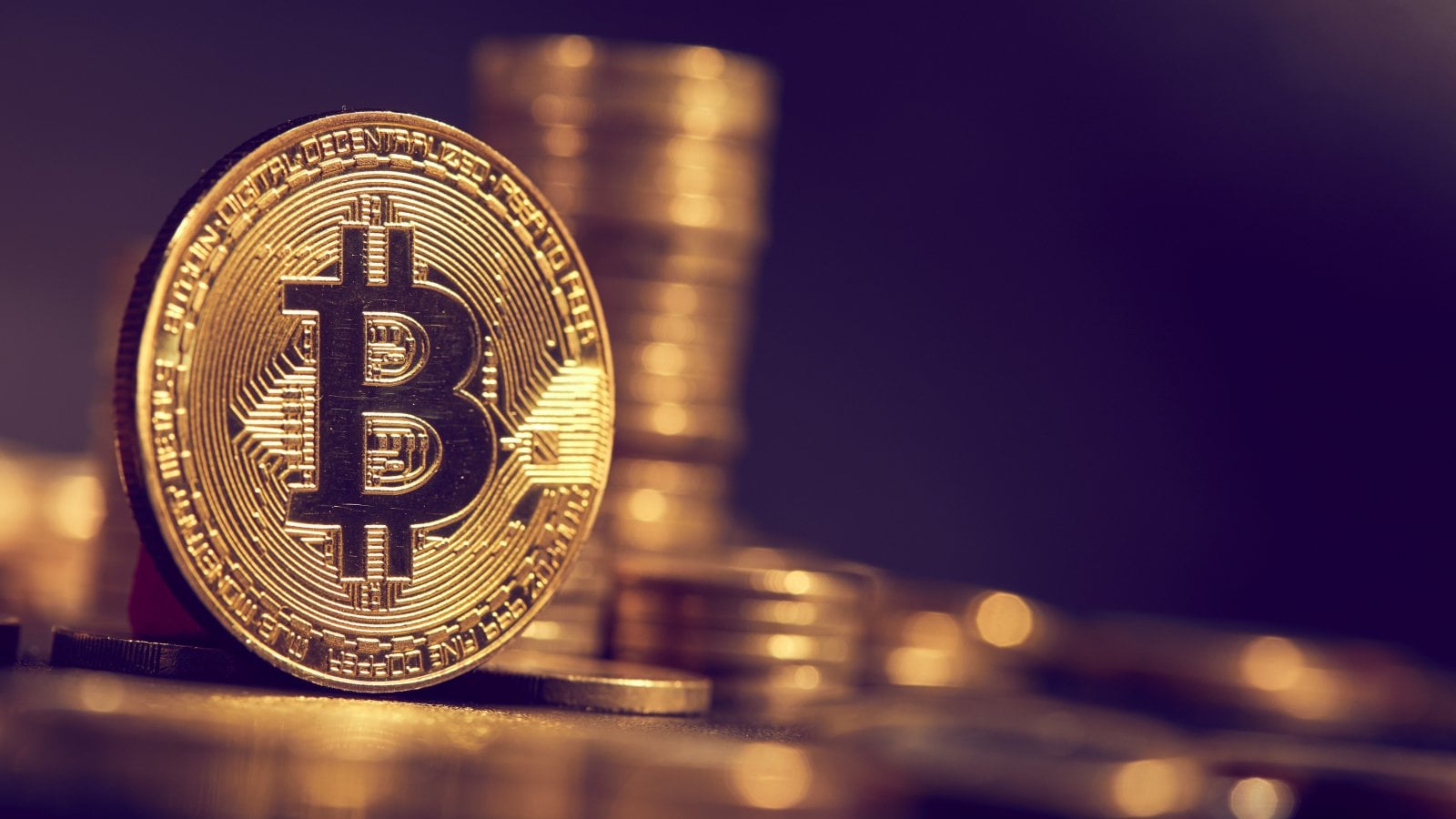 Le bitcoin dépasse les 70 000 dollars, le secteur s'enthousiasme sur un projet de loi américain