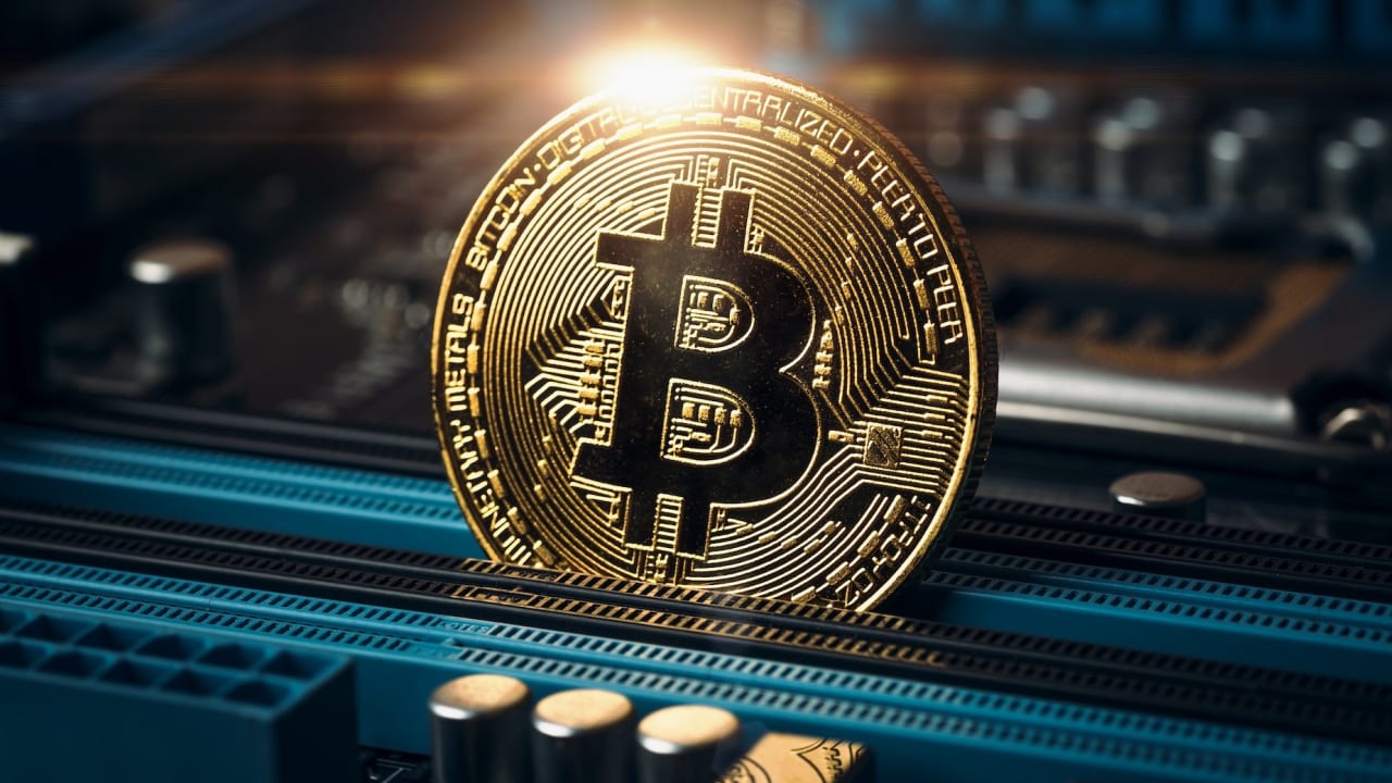 Le bitcoin a pour la première fois franchi lundi la barre des 120.000 dollars, porté par les espoirs du secteur d'une régulation américaine favorable, tandis que l'euro s'affiche stable, les investisseurs soupesant la menace de Donald Trump