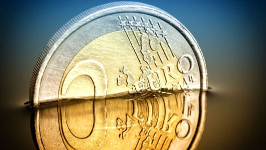 Une pice de 2 euros qui coule
