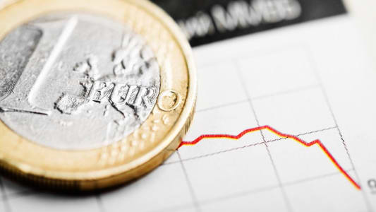 Courbe en baisse et pice de 1 euro