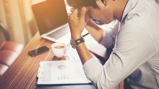 Businessman concentr sur son travail