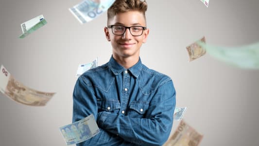 Un jeune pargnant heureux