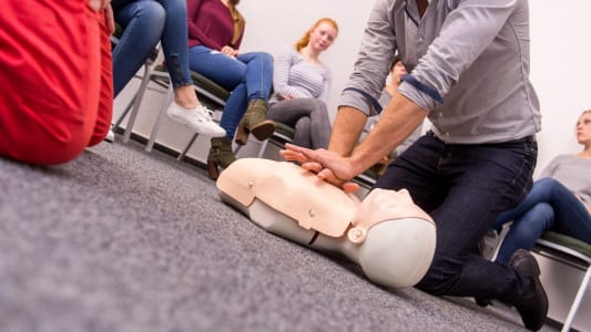 Un crdit d'impt pour se former aux premiers secours ?