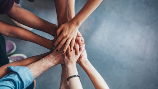 Un groupe de personnes.