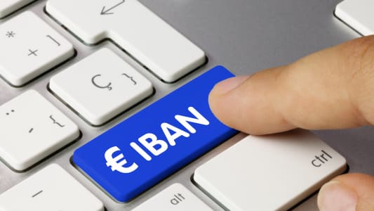Une touche de clavier avec inscrit "Iban".