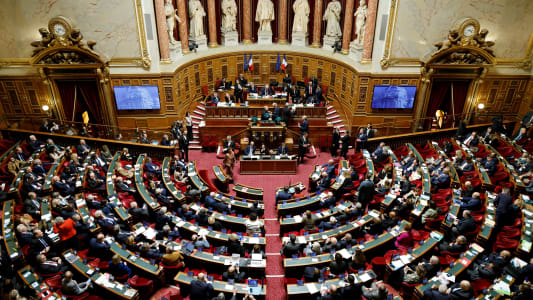 Les cadeaux de 150 euros fait par des lobbyistes devraient tre interdits au Snat.