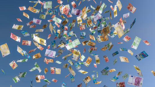 Des billets tombant du ciel.